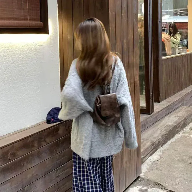 UAKISS  -   Retro Handheld Backpack for Women 2024 New Autumn/Winter Fashionable Niche Commuting Backpacks